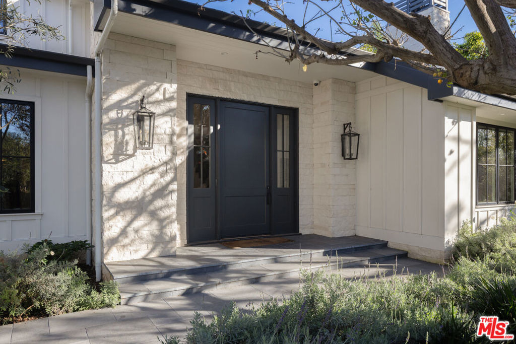 550 Spoleto Drive - Photo 1