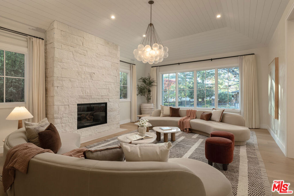 550 Spoleto Drive - Photo 4