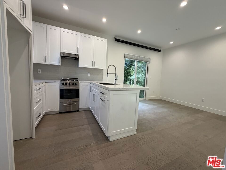 15122 Morrison Street - Photo 38