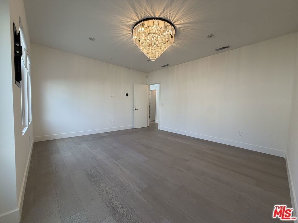 15122 Morrison Street - Photo 13