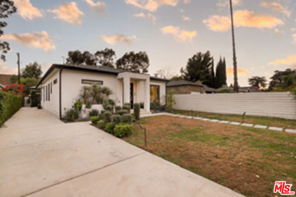15122 Morrison Street - Photo 44