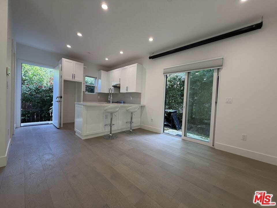 15122 Morrison Street - Photo 39