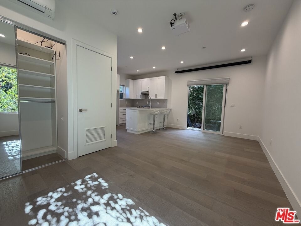15122 Morrison Street - Photo 40
