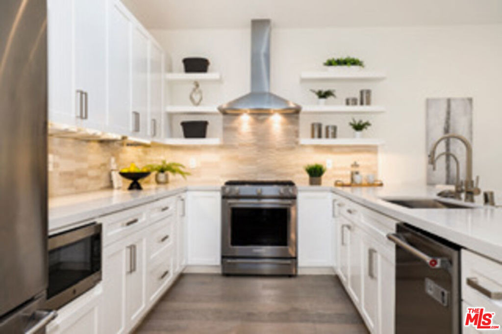 15122 Morrison Street - Photo 2
