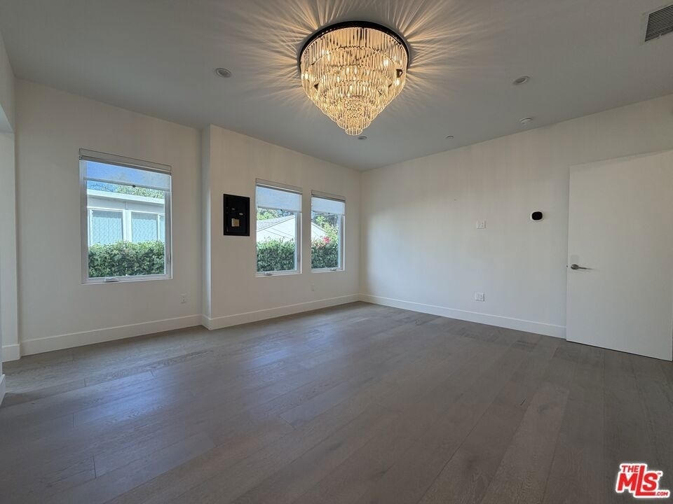15122 Morrison Street - Photo 14