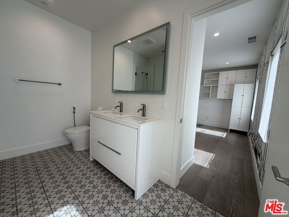 15122 Morrison Street - Photo 15