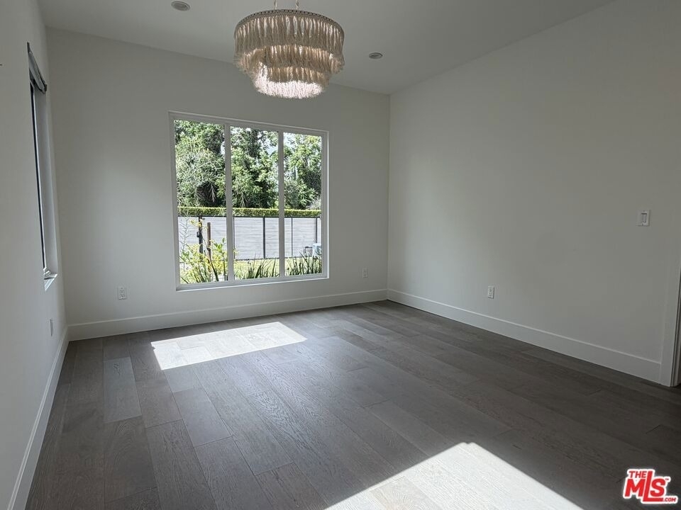 15122 Morrison Street - Photo 11