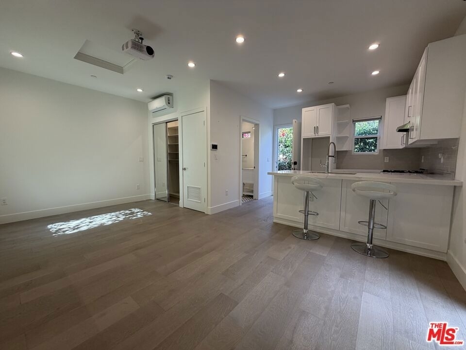 15122 Morrison Street - Photo 41