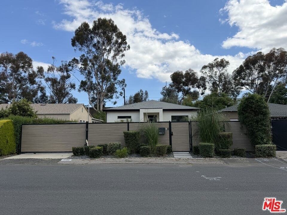 15122 Morrison Street - Photo 4