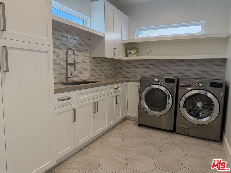 15122 Morrison Street - Photo 7