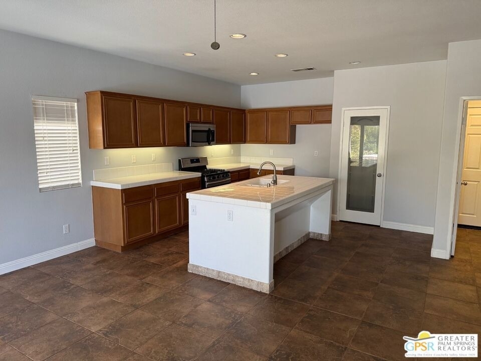 64224 Silver Star Avenue - Photo 2