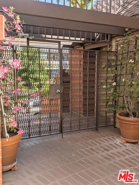 835 S Lucerne Boulevard - Photo 2
