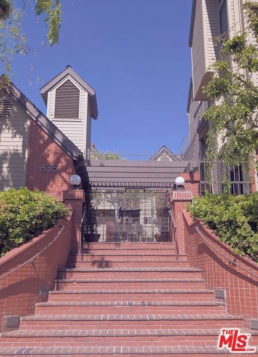 835 S Lucerne Boulevard - Photo 1