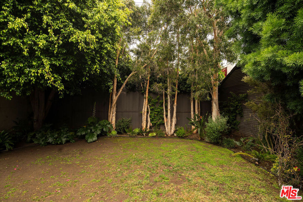 127 N Gower Street - Photo 27