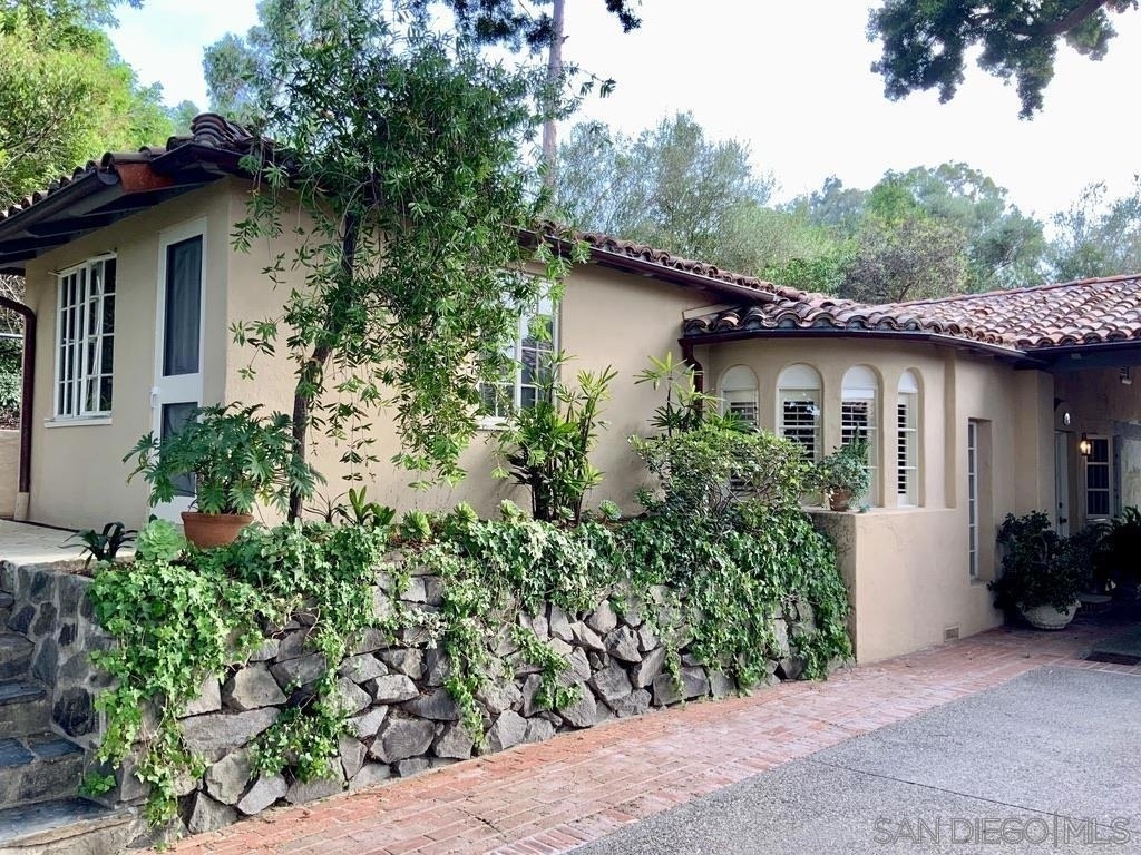 5505 Codorniz (gate House) - Photo 0