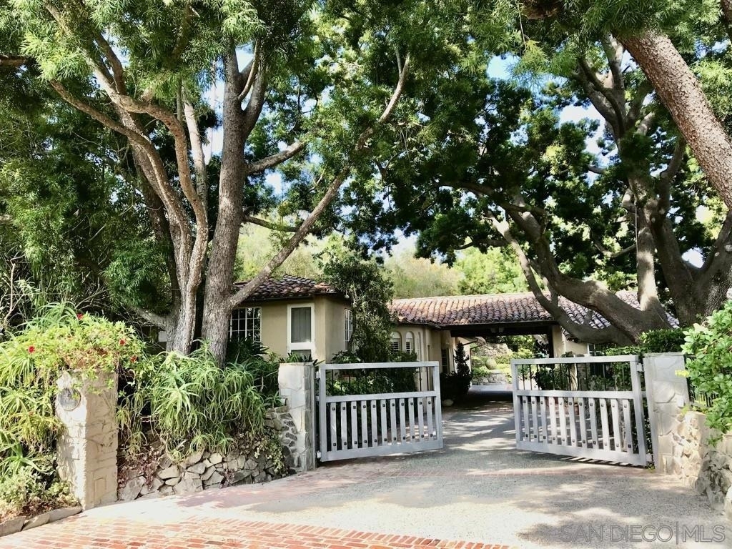5505 Codorniz (gate House) - Photo 1