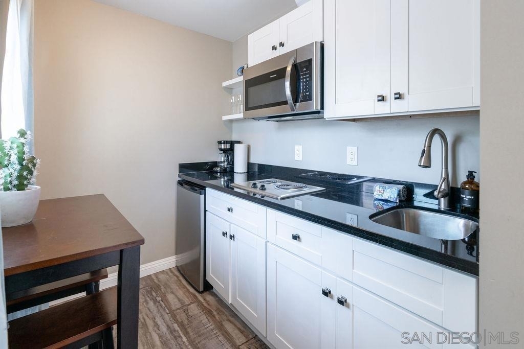 847 Beryl St - Photo 3