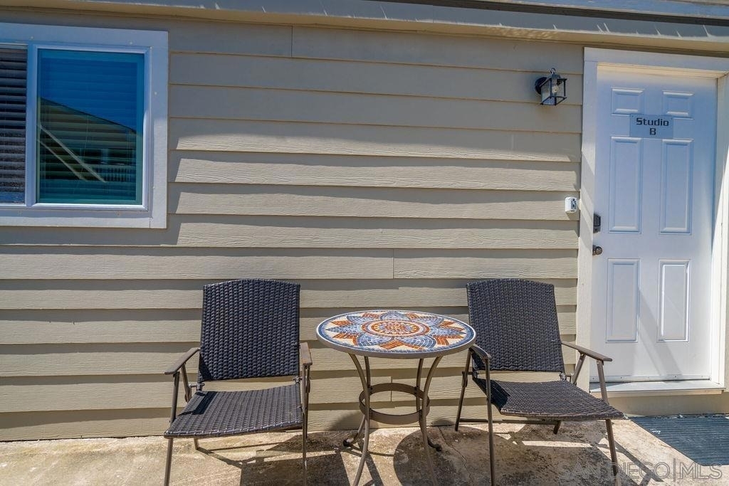 847 Beryl St - Photo 18