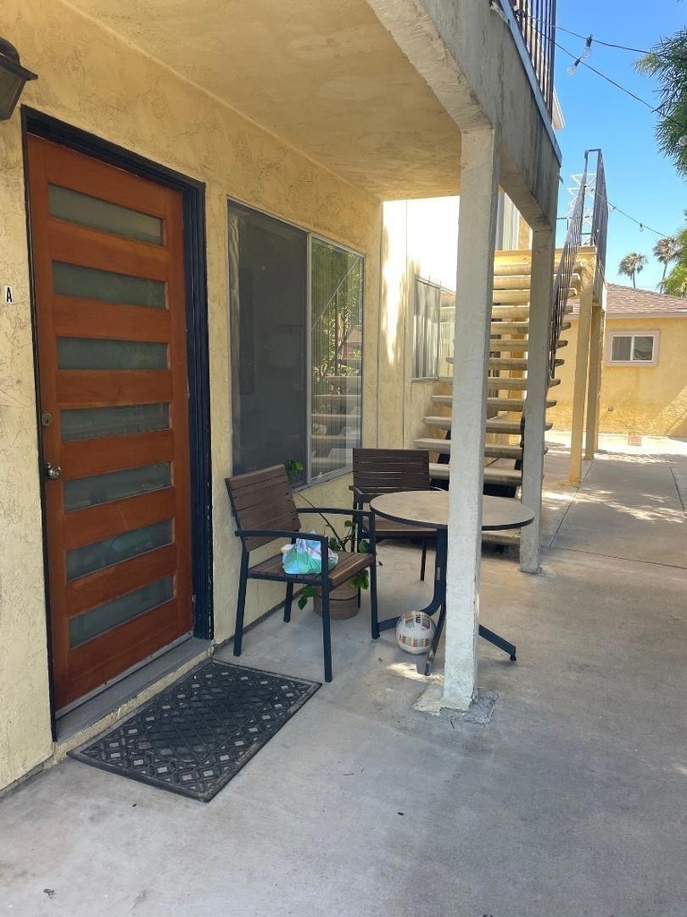 1462 Oliver Ave - Photo 1