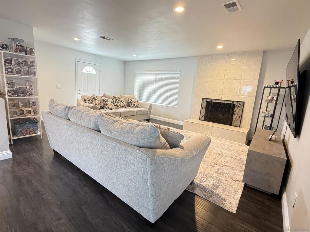 1121 Grand Ave - Photo 2
