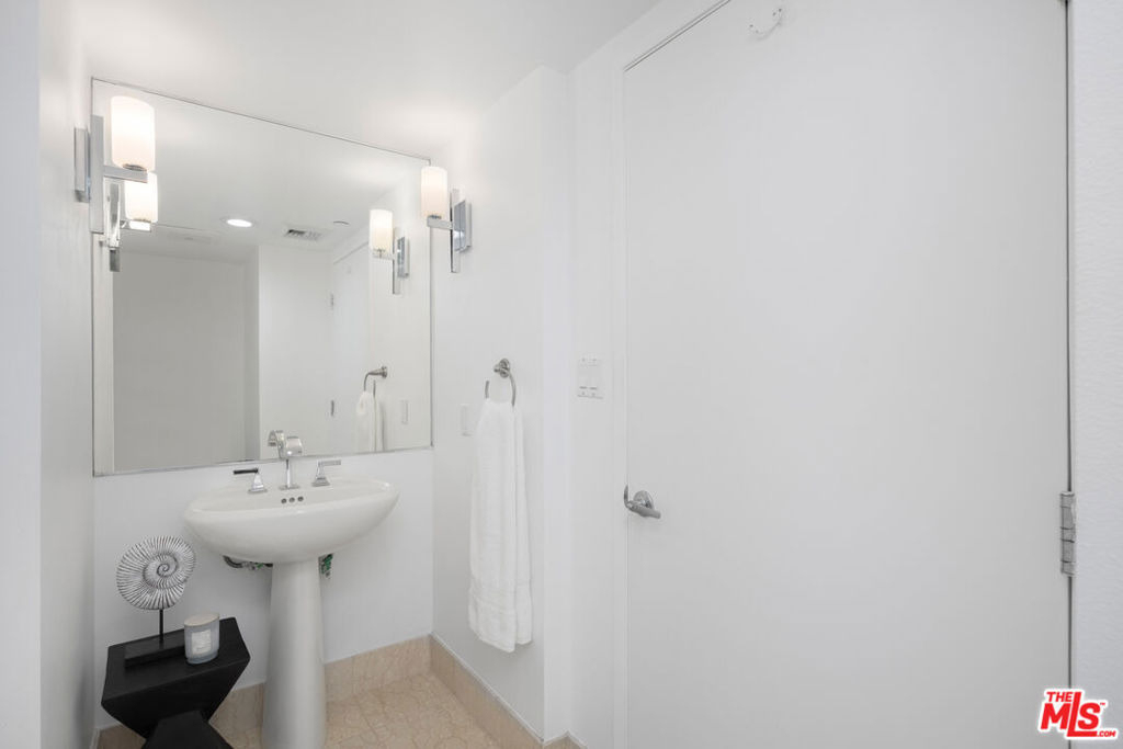 13600 Marina Pointe Drive - Photo 13