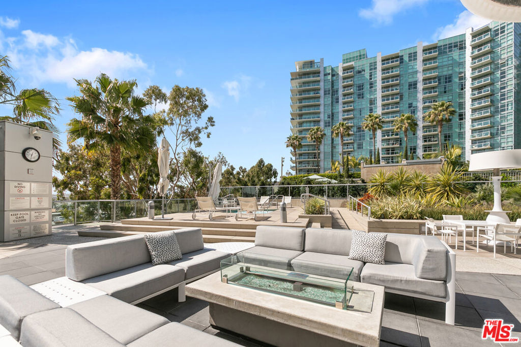 13600 Marina Pointe Drive - Photo 25