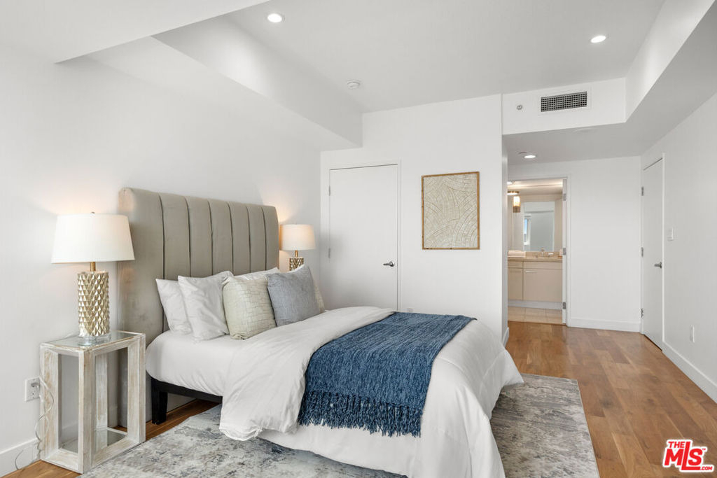 13600 Marina Pointe Drive - Photo 21