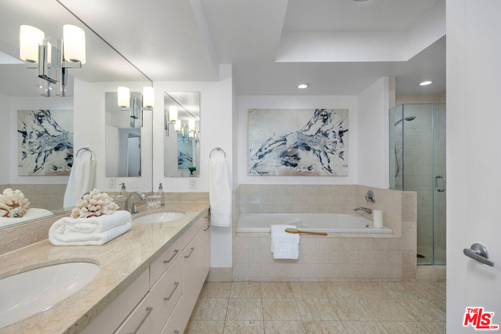 13600 Marina Pointe Drive - Photo 17