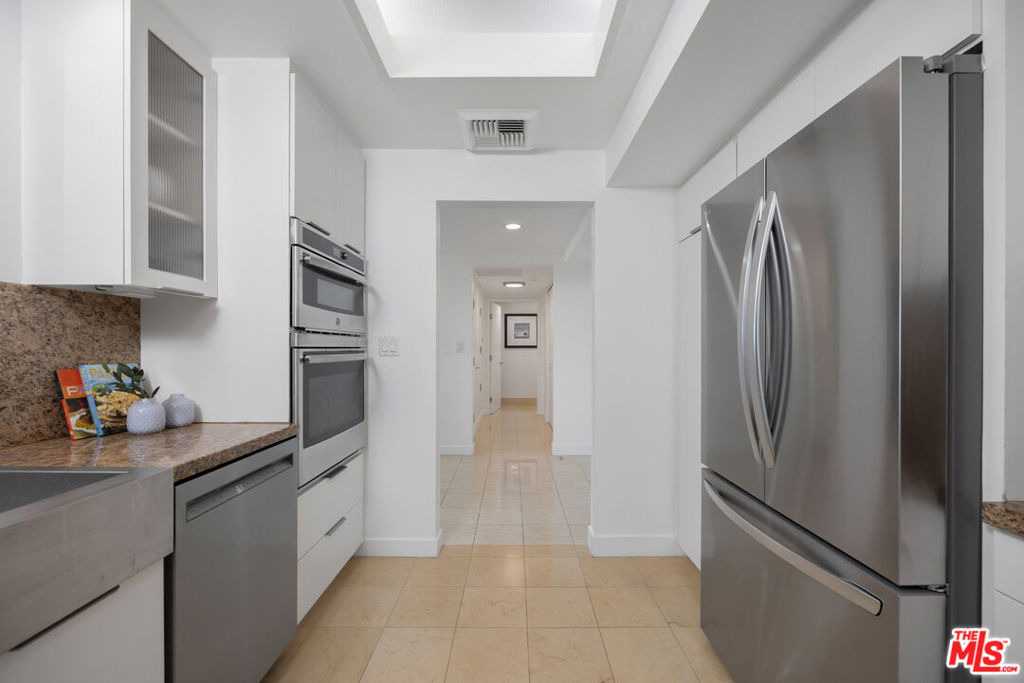 13600 Marina Pointe Drive - Photo 12