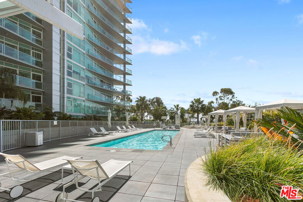 13600 Marina Pointe Drive - Photo 27