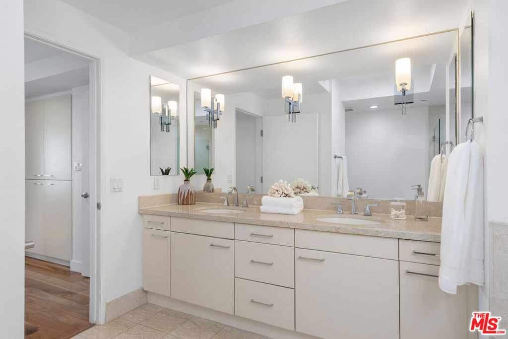 13600 Marina Pointe Drive - Photo 19