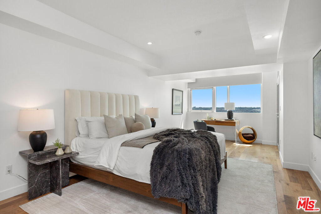 13600 Marina Pointe Drive - Photo 14