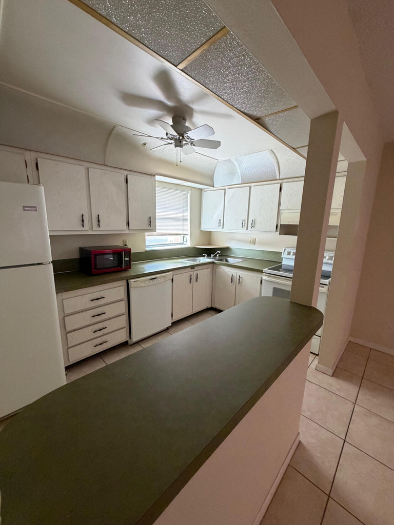 50 Se 12th Street - Photo 0