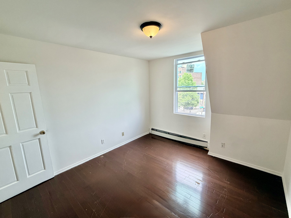 1227 Bryant Avenue - Photo 7