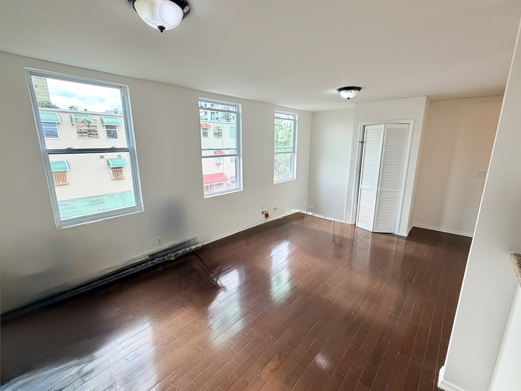 1227 Bryant Avenue - Photo 2
