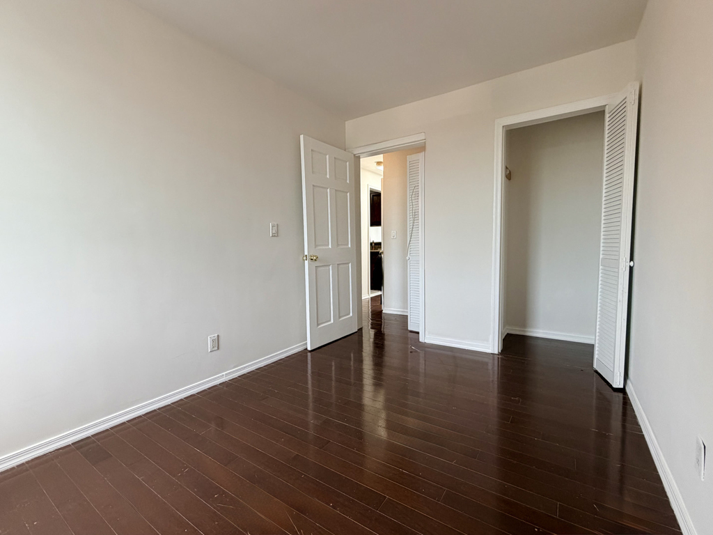 1227 Bryant Avenue - Photo 4