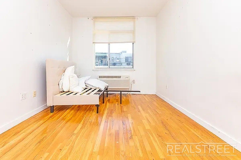 184 Noll Street - Photo 4