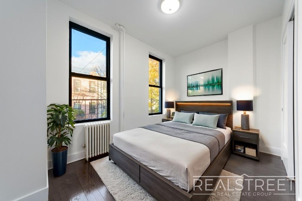 471 Chauncey Street - Photo 3