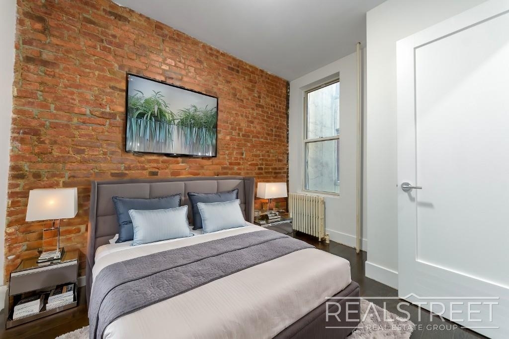 471 Chauncey Street - Photo 2