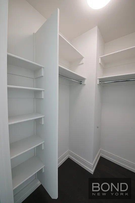 Tenth Avenue - Photo 2