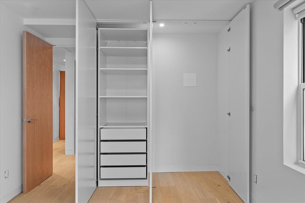 East 240th Street - Photo 17