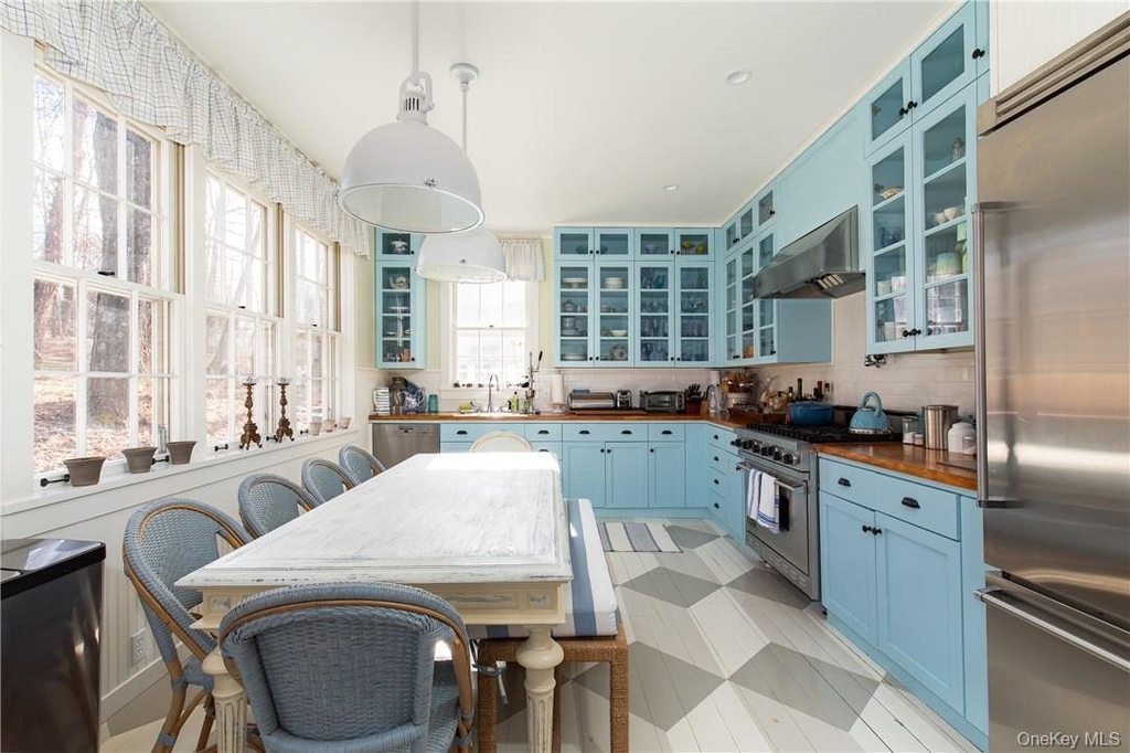 20 Taintor Way - Photo 9