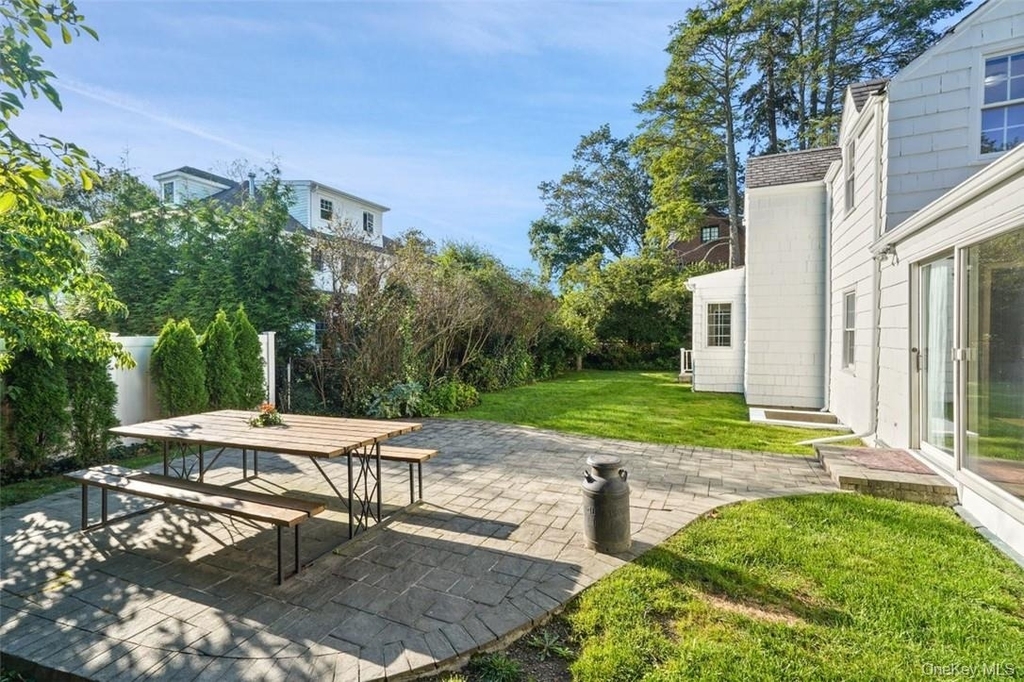 246 Mamaroneck Road - Photo 8
