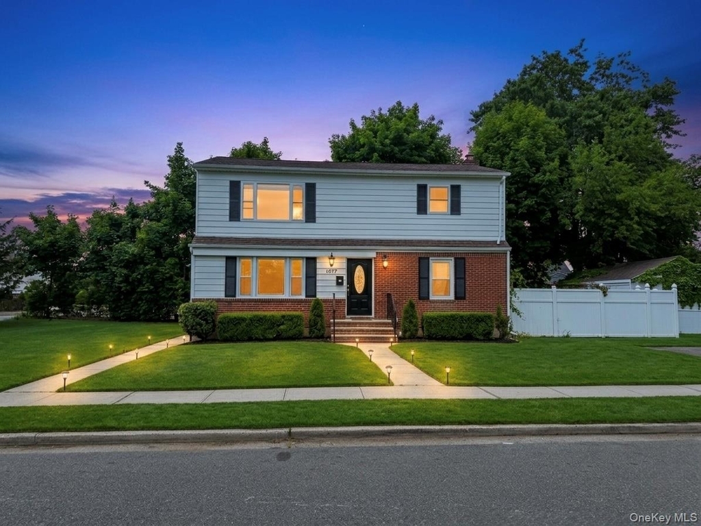 1077 Gerald - Photo 0
