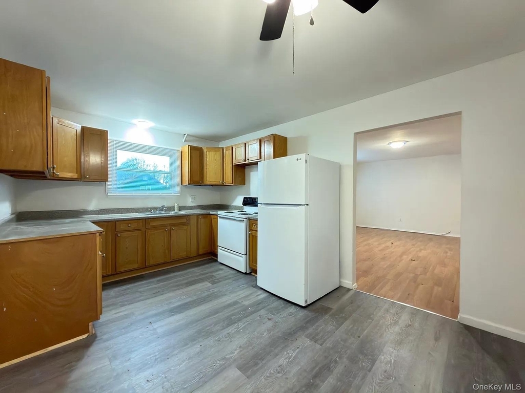 18 Bedford Avenue - Photo 2