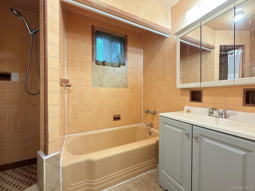 18 Bedford Avenue - Photo 13
