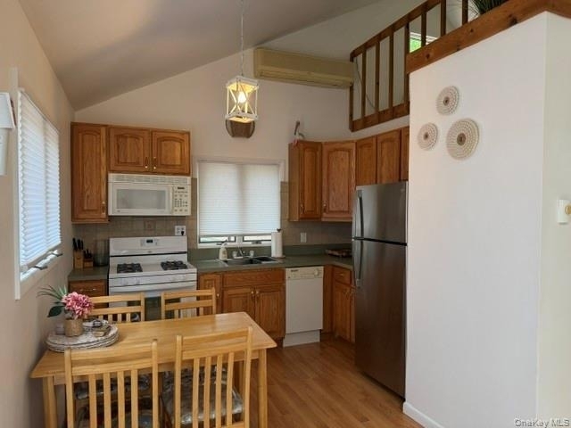 126 Lynn Avenue - Photo 0