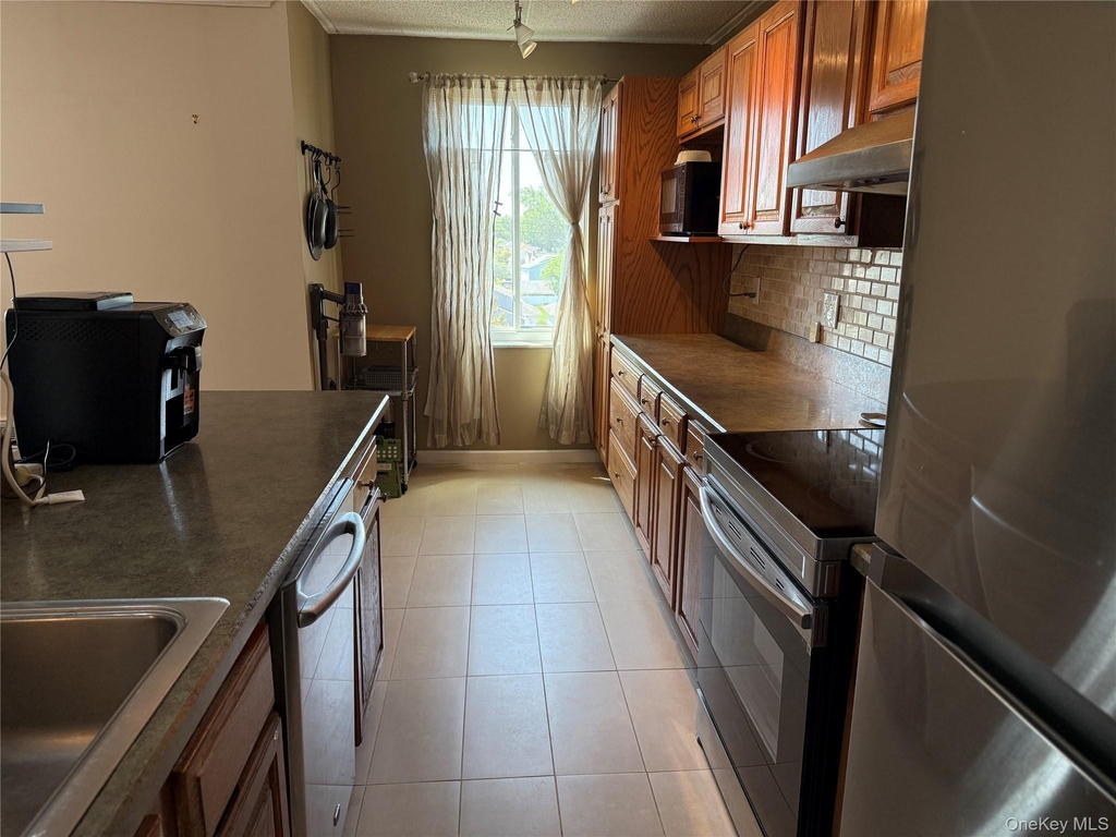 175 Maple Avenue - Photo 2