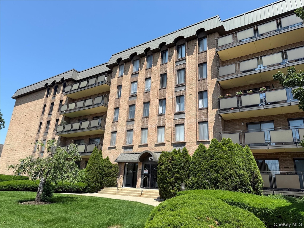 175 Maple Avenue - Photo 0