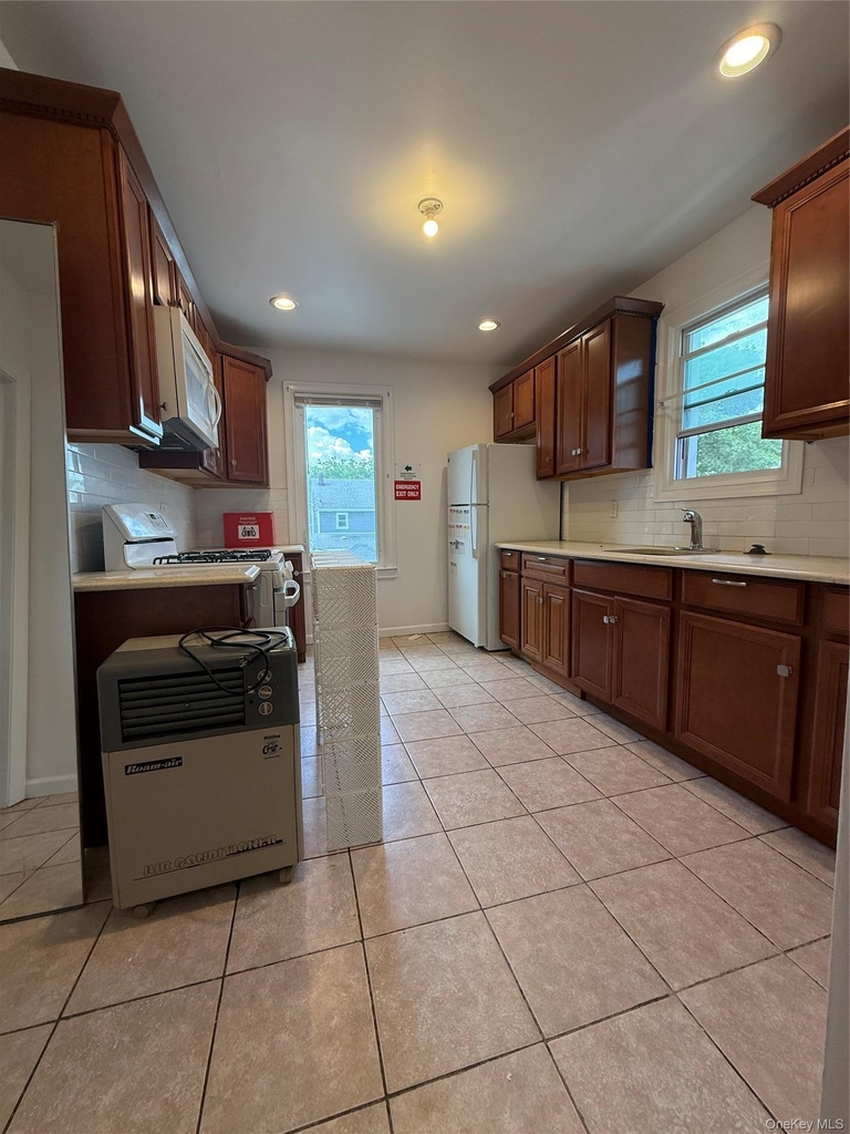 13746 Bedell Street - Photo 3